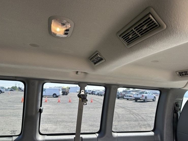 2010-chevrolet-express-passenger-van-image-24