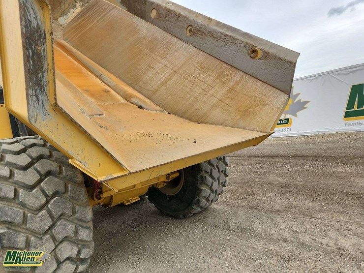 2022-caterpillar-730-image-36
