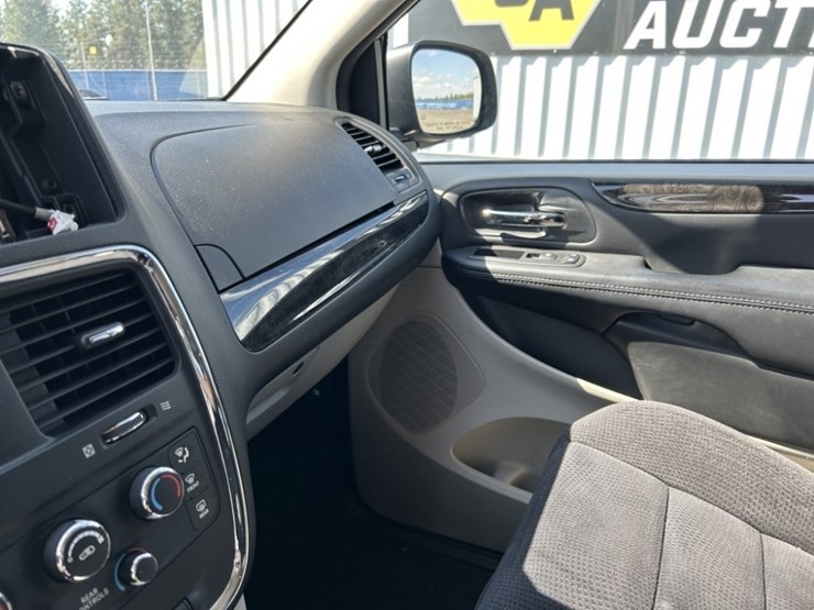 2014-dodge-grand-caravan-image-13