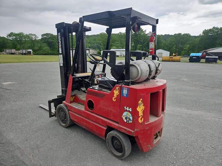 clark-gcx20-propane-forklift-image-3