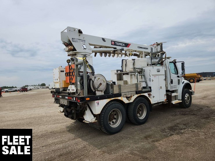 2013-freightliner-m2-106-image-4