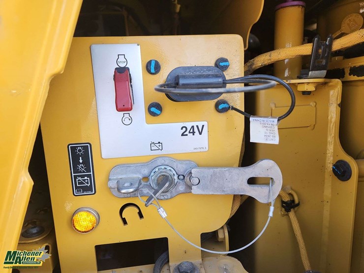2017-caterpillar-730-image-22