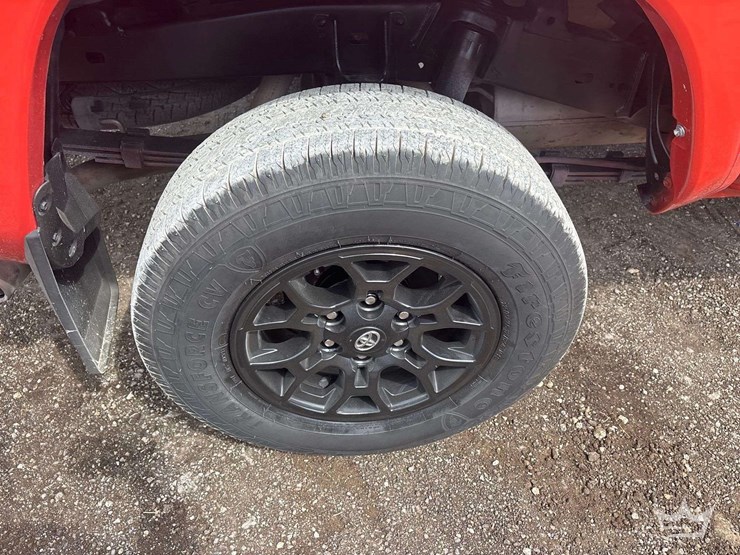 2017-toyota-tacoma-image-24