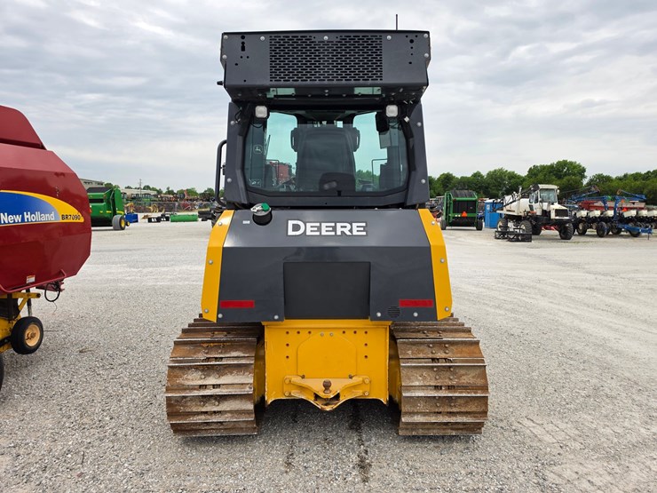 2023-deere-450-lgp-image-17
