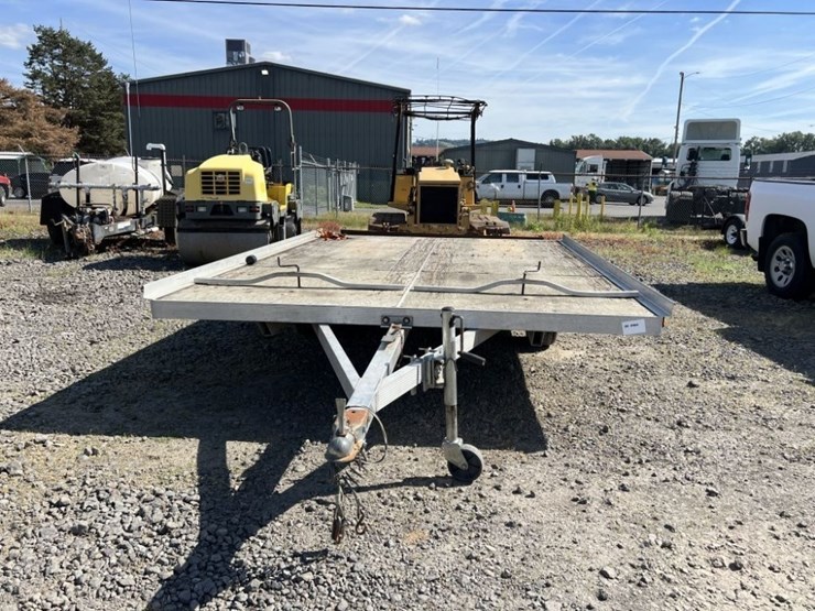 2007-yacht-club-tilt-deck-equipment-trailer-image-7