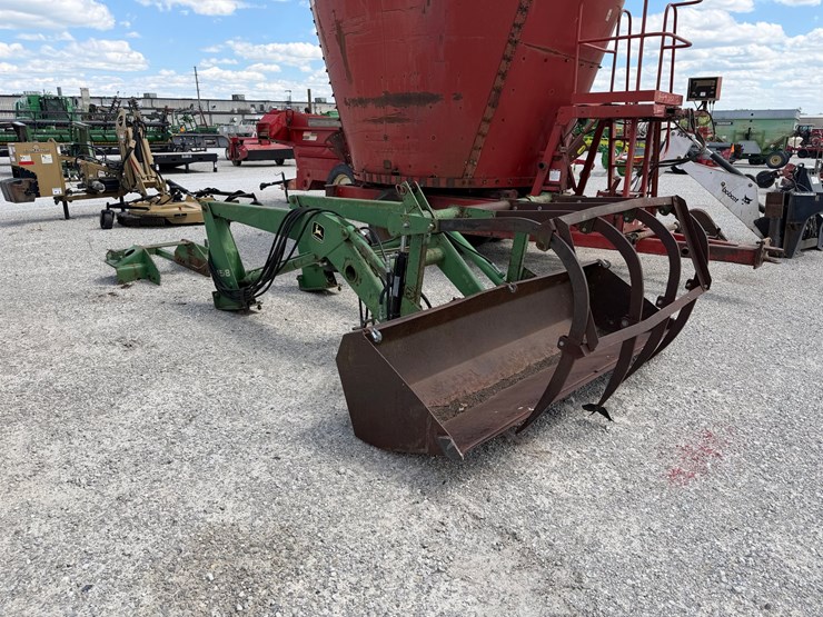 john-deere-158-image-1