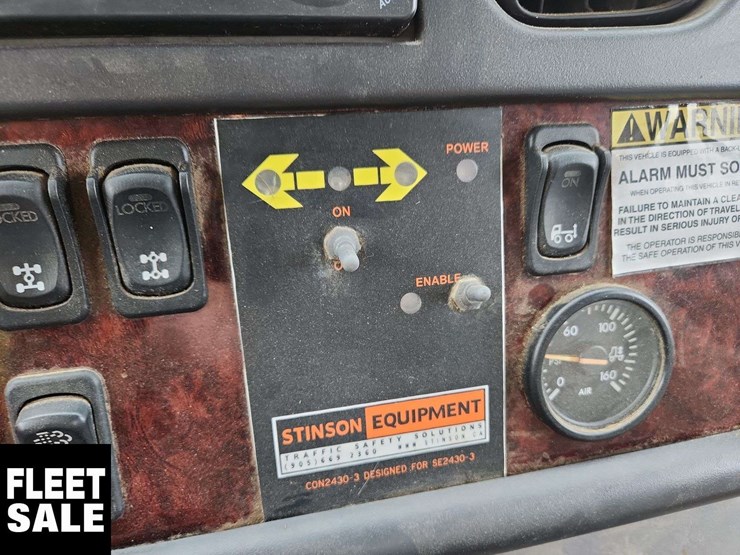 2013-freightliner-m2-106-image-19