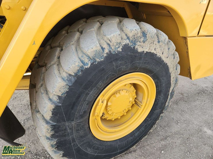 2017-caterpillar-730-image-30