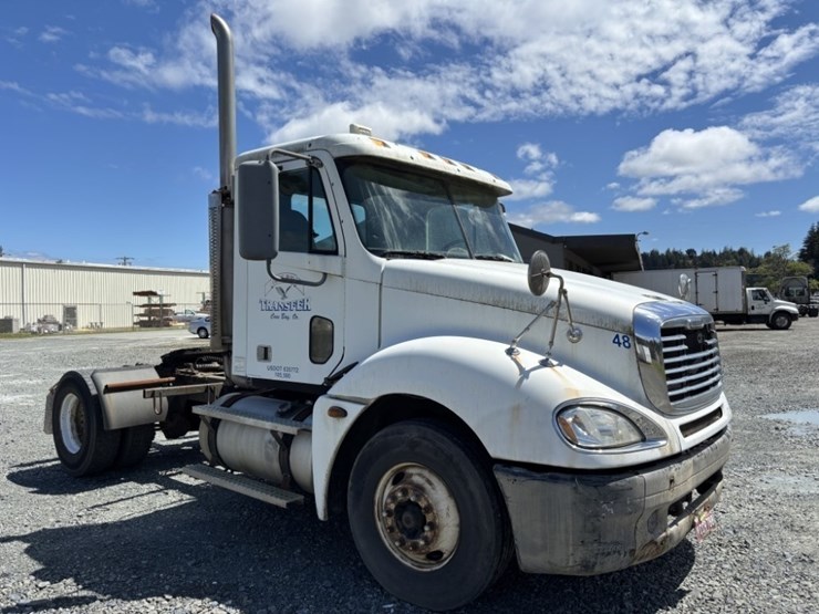 2006-freightliner-columbia-s/a-truck-tractor-image-7