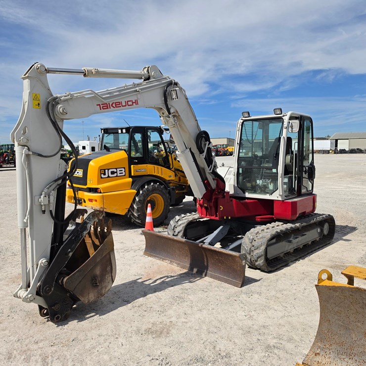 2016 TAKEUCHI TB280FR