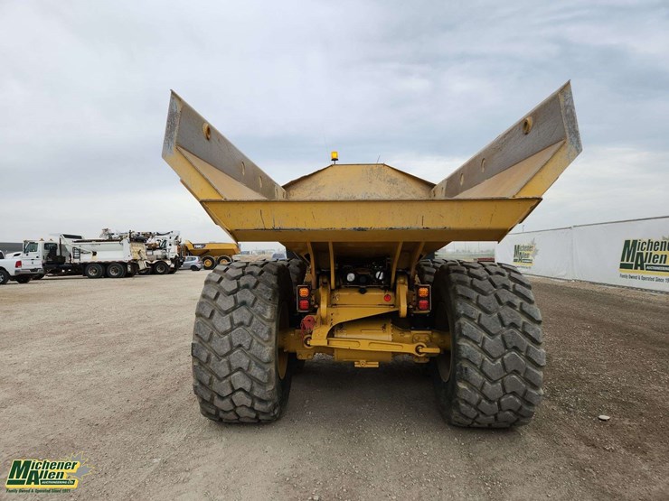 2022-caterpillar-730-image-4