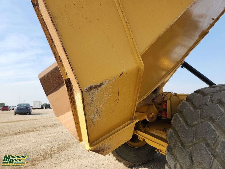 2017-caterpillar-730-image-38