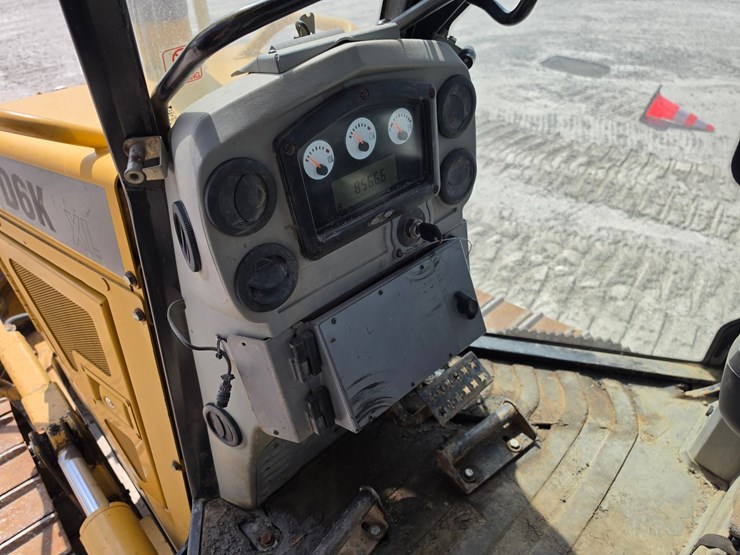 2009-caterpillar-d6k-xl-image-22