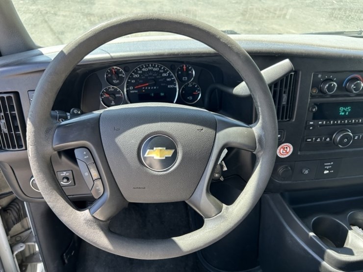 2010-chevrolet-express-passenger-van-image-17