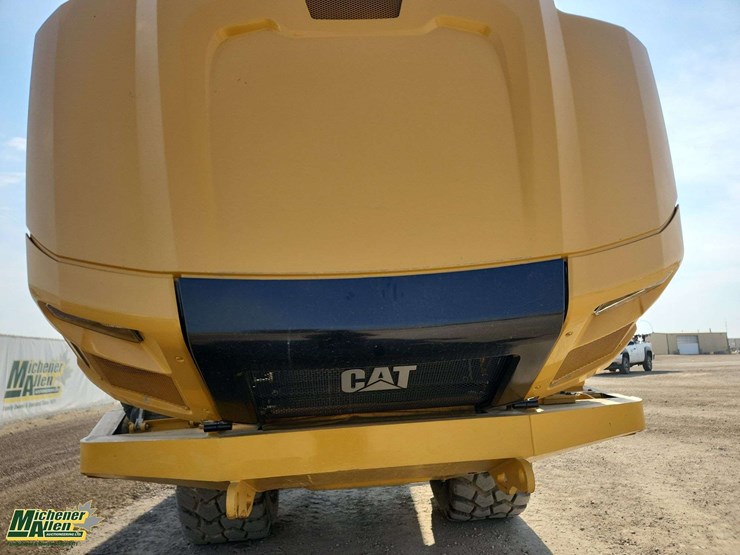 2017-caterpillar-730-image-33