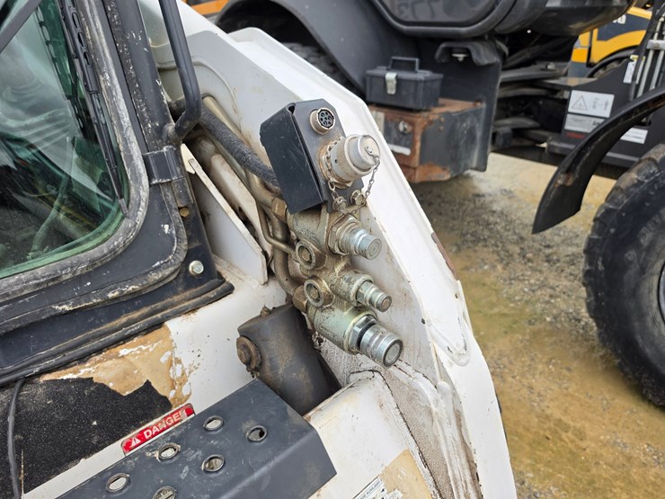 2002-bobcat-773g-image-6