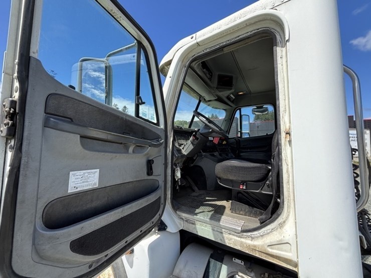 2006-freightliner-columbia-s/a-truck-tractor-image-22
