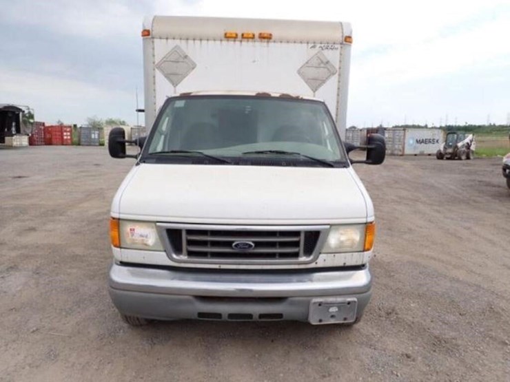 2004-ford-e450-image-2