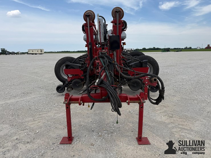 2014-case-ih-1255-image-2