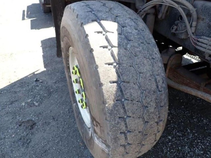 2015-mack-granite-gu813-image-40