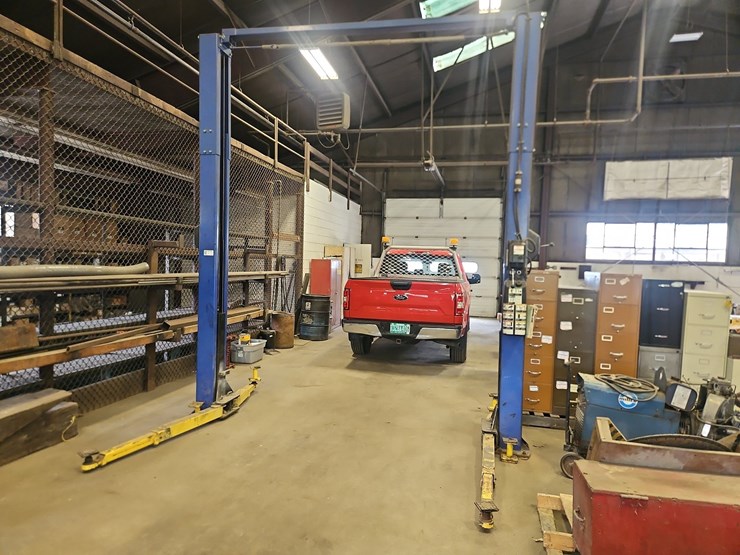 challenger-e10-automobile-lift-image-1