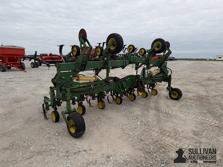 john-deere-845-image-3