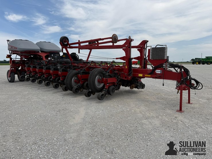 2014-case-ih-1255-image-3