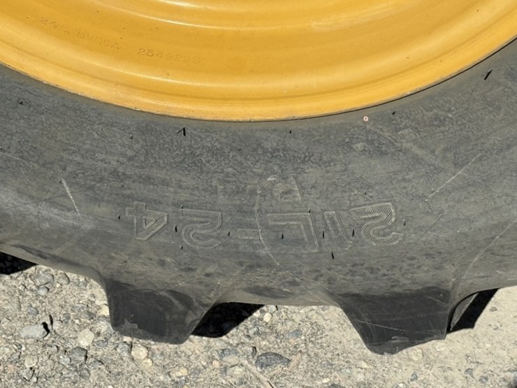 2014-deere-410k-image-16
