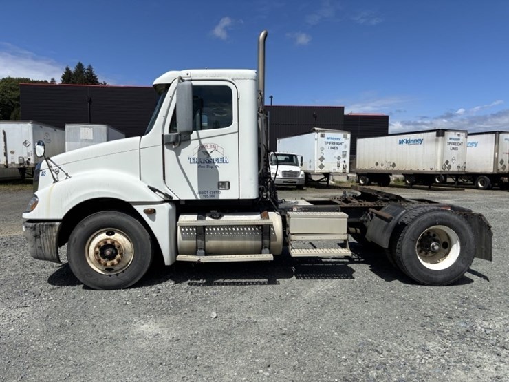 2006-freightliner-columbia-s/a-truck-tractor-image-2