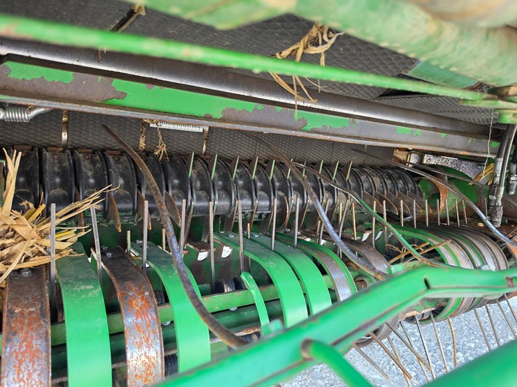 2003-john-deere-567-image-4
