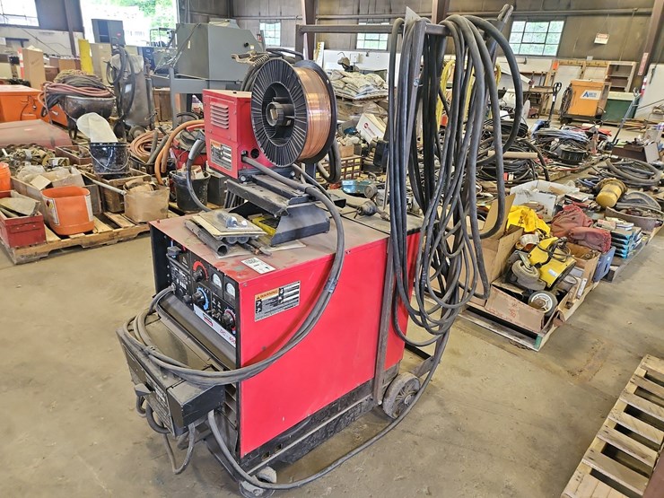 lincoln-electric-dc-400-electric-welder-image-1