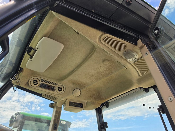 2013-john-deere-6140d-image-16