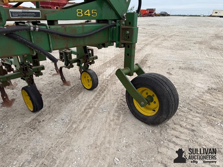 john-deere-845-image-12