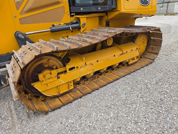 2023-deere-450-lgp-image-13