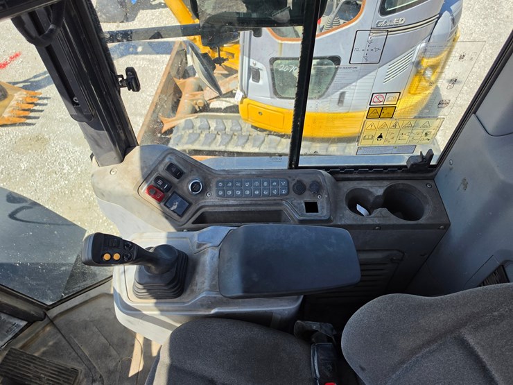 2021-doosan-dl220-image-12