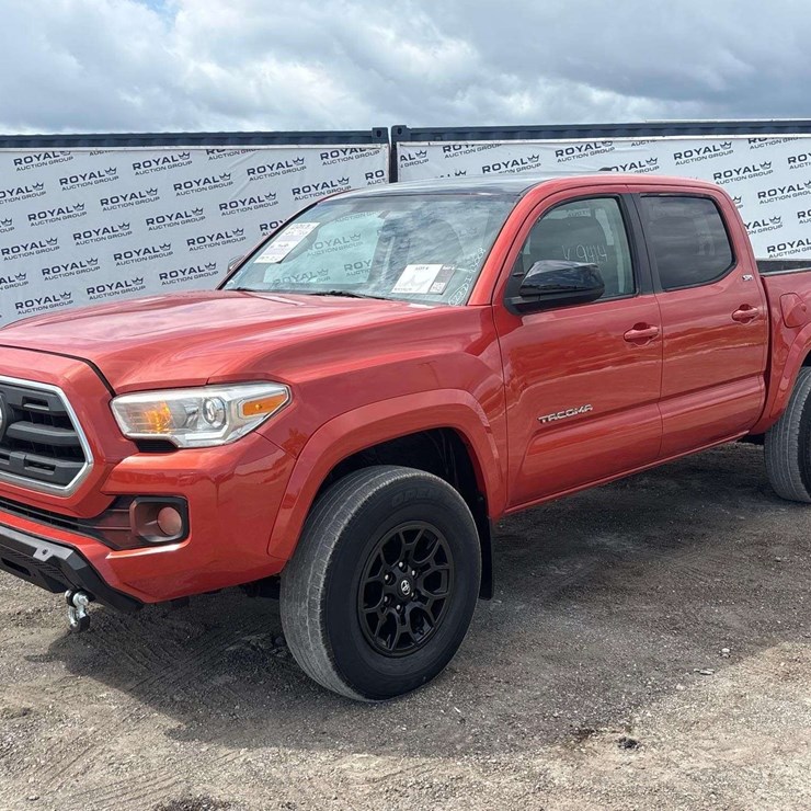 2017 TOYOTA TACOMA
