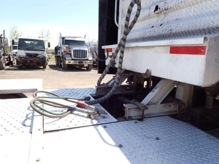 2018-freightliner-coronado-122-image-60