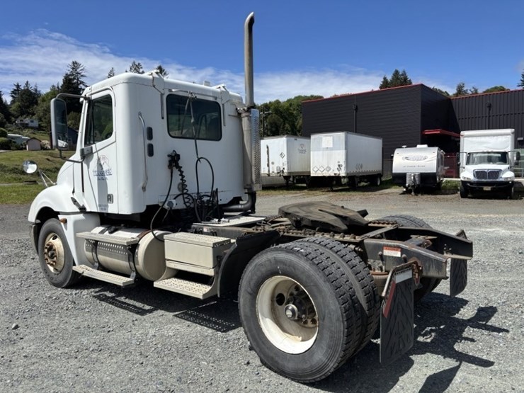 2006-freightliner-columbia-s/a-truck-tractor-image-3