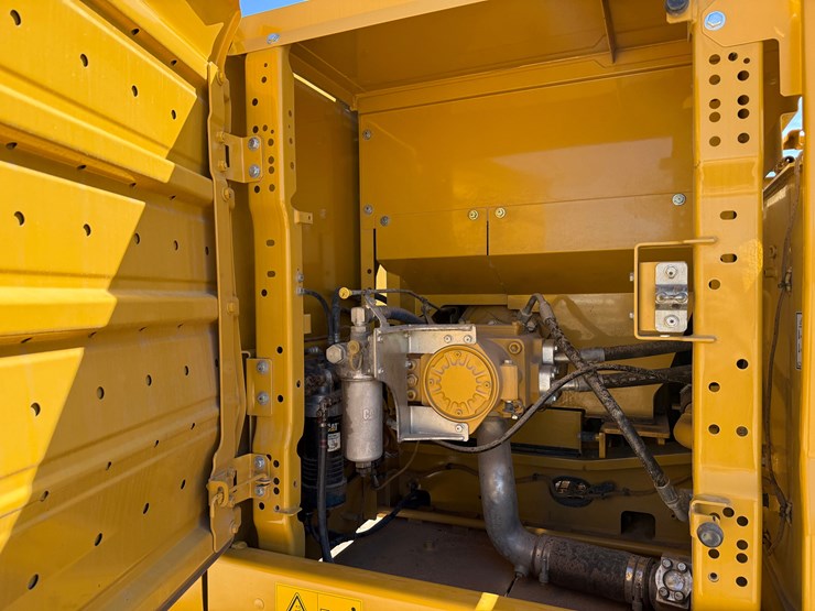 2023-caterpillar-330-image-29
