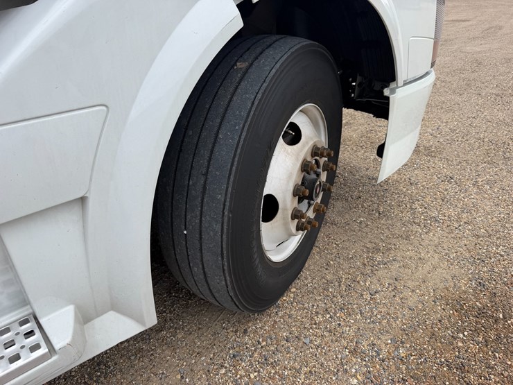 #16284-•-2018-volvo-truck-image-7