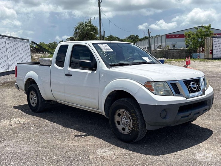 2015-nissan-frontier-image-2