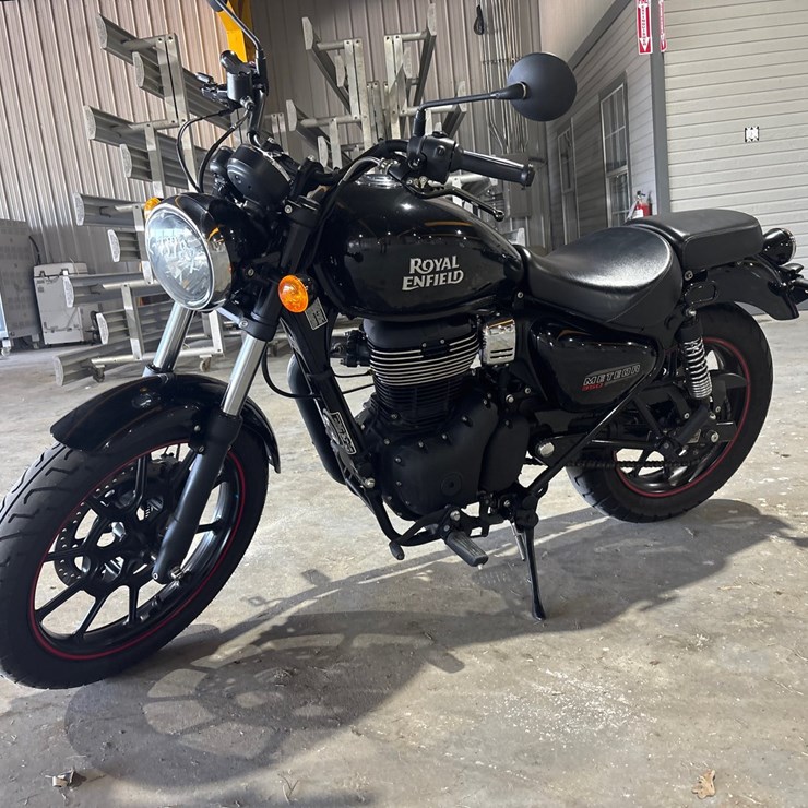 #23989 • 2022 ROYAL ENFIELD METEOR 350