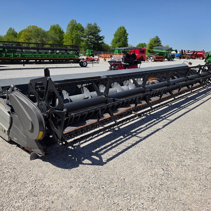 2009 GLEANER 8200