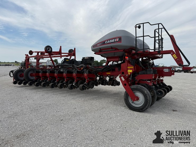 2014-case-ih-1255-image-7