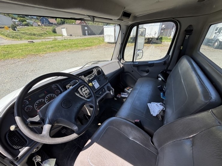 2012-freightliner-m2-s/a-cab-&-chassis-image-22