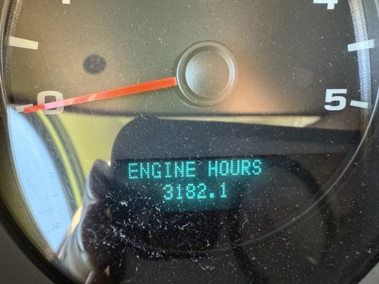 2011-gmc-sierra-2500-image-26