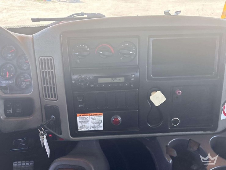 2013-international-durastar-4300-image-22