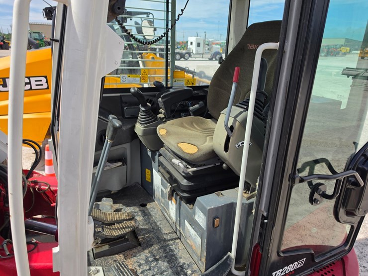 2016-takeuchi-tb280fr-image-8