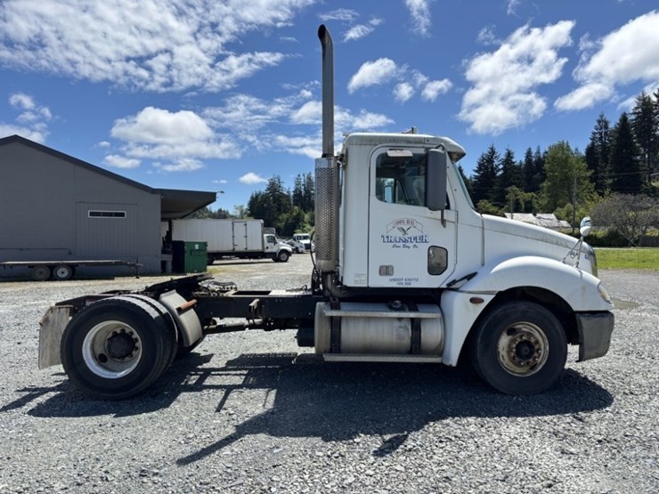 2006-freightliner-columbia-s/a-truck-tractor-image-6