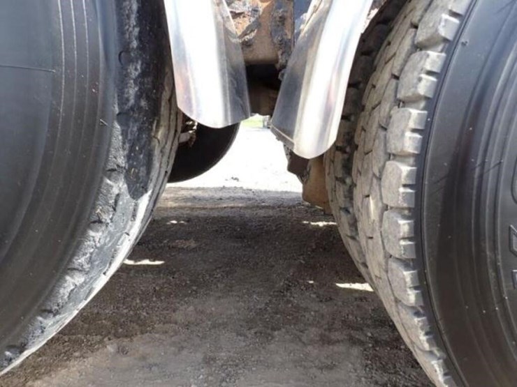 2013-peterbilt-367-image-52